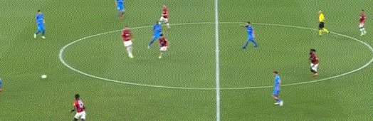 1632861765277084650.gif 920.gif