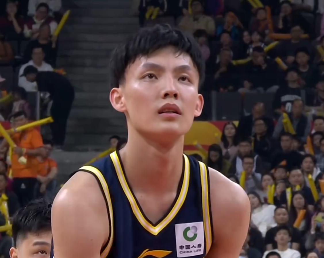 开云官网-广东今日早报！徐杰完成国家队报到，杜锋官宣高升，小崔复出预告